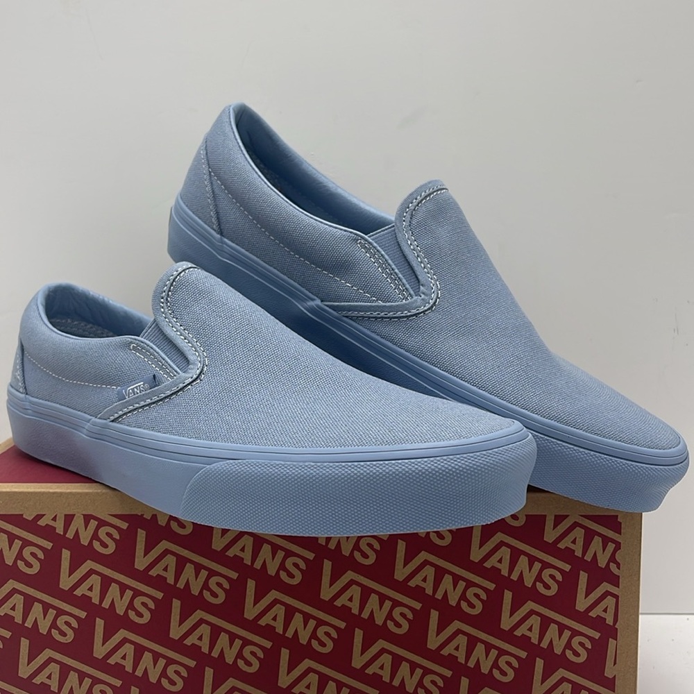 Vans WMNS Sky Blue Canvas Classic Slip-On
Pastel Mono Dusty Blue
VN000CT5DSB - Picture 5 of 16